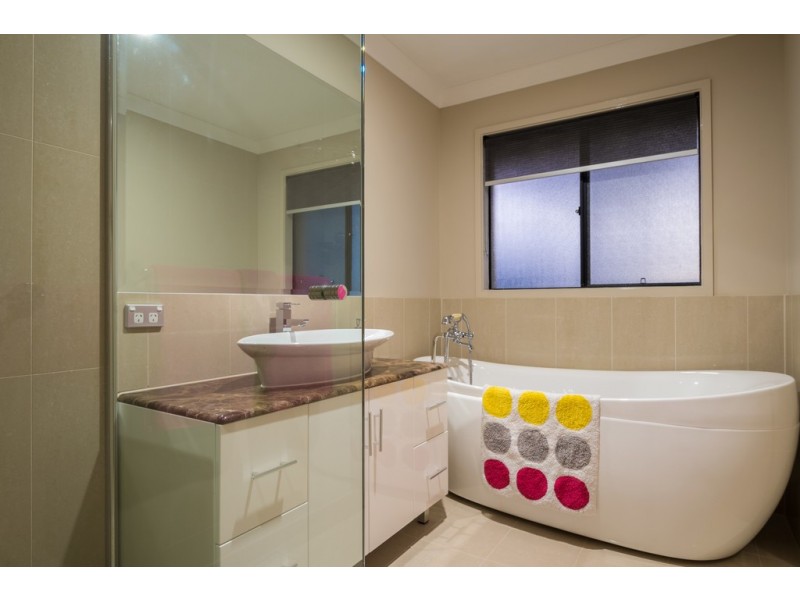 1 Lotus Key, Broadbeach Waters QLD 4218