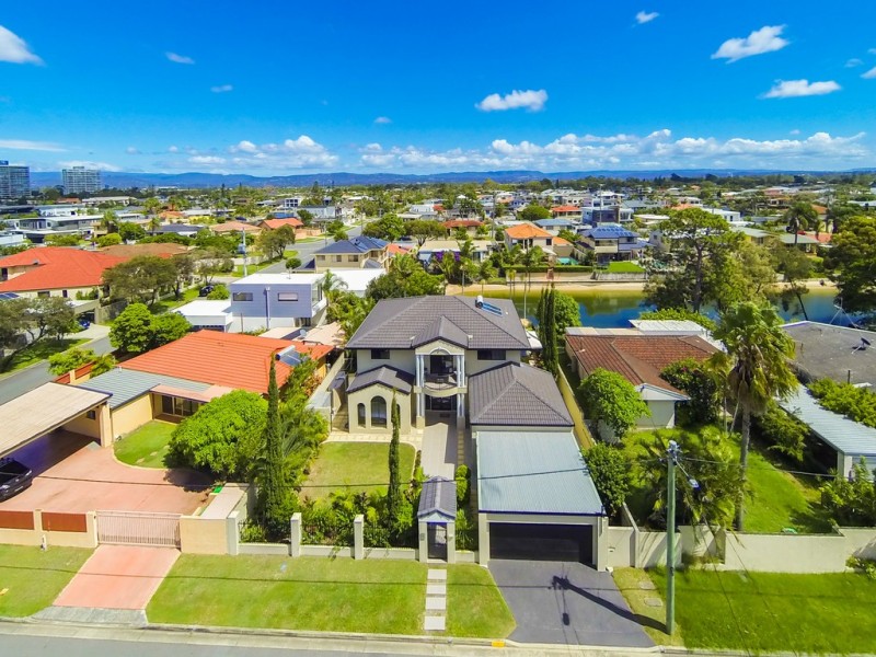 1 Lotus Key, Broadbeach Waters QLD 4218