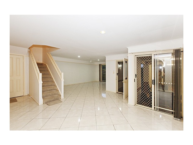 2/68 Bayview Street, Runaway Bay QLD 4216