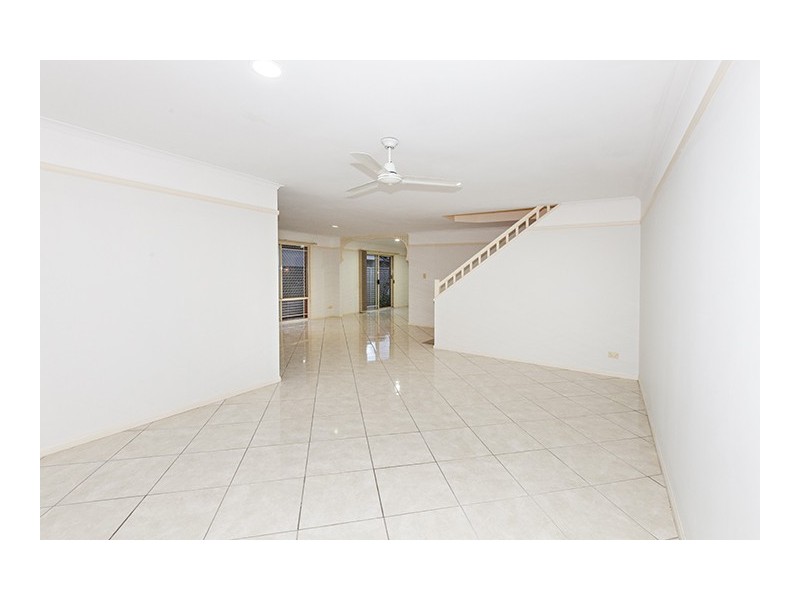 2/68 Bayview Street, Runaway Bay QLD 4216