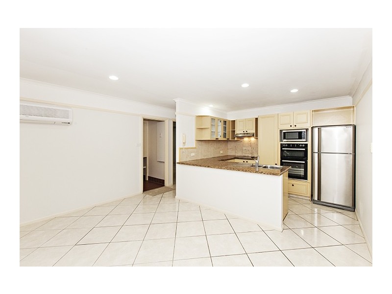 2/68 Bayview Street, Runaway Bay QLD 4216