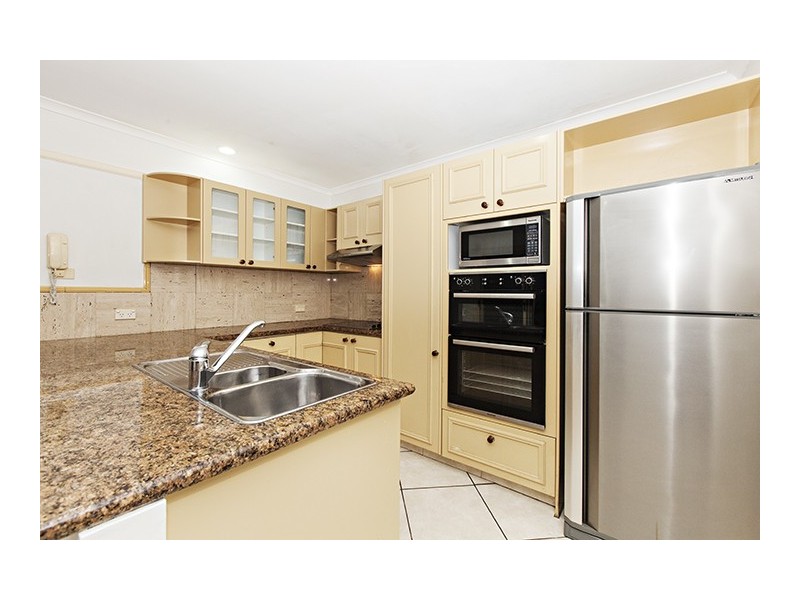 2/68 Bayview Street, Runaway Bay QLD 4216