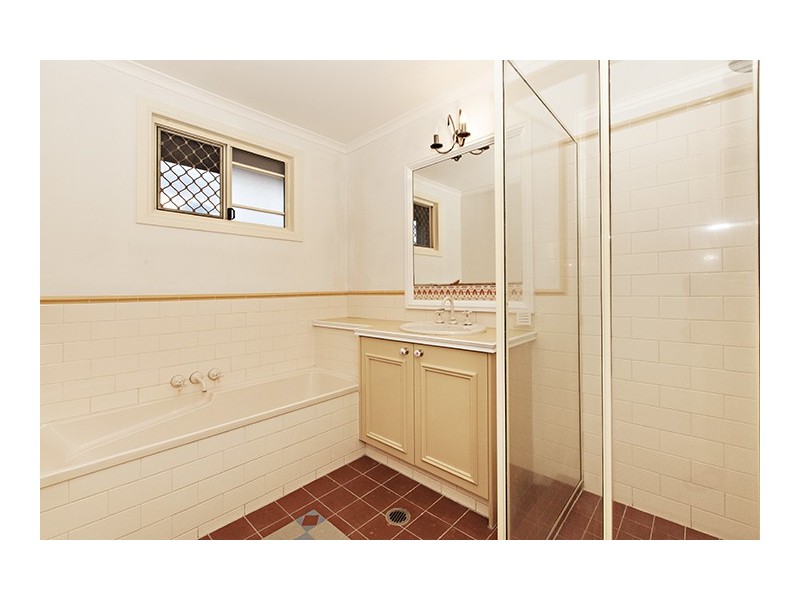 2/68 Bayview Street, Runaway Bay QLD 4216