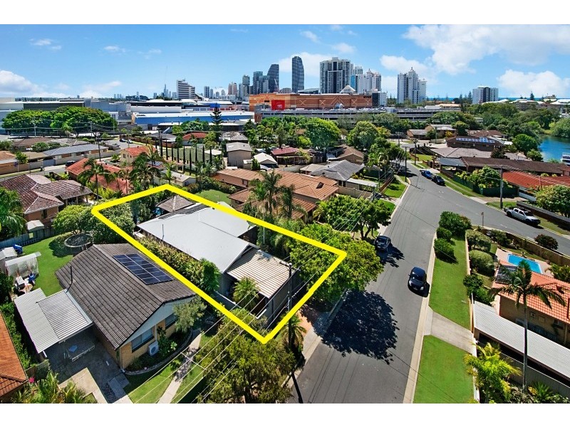 8 Frascati Street, Mermaid Waters QLD 4218