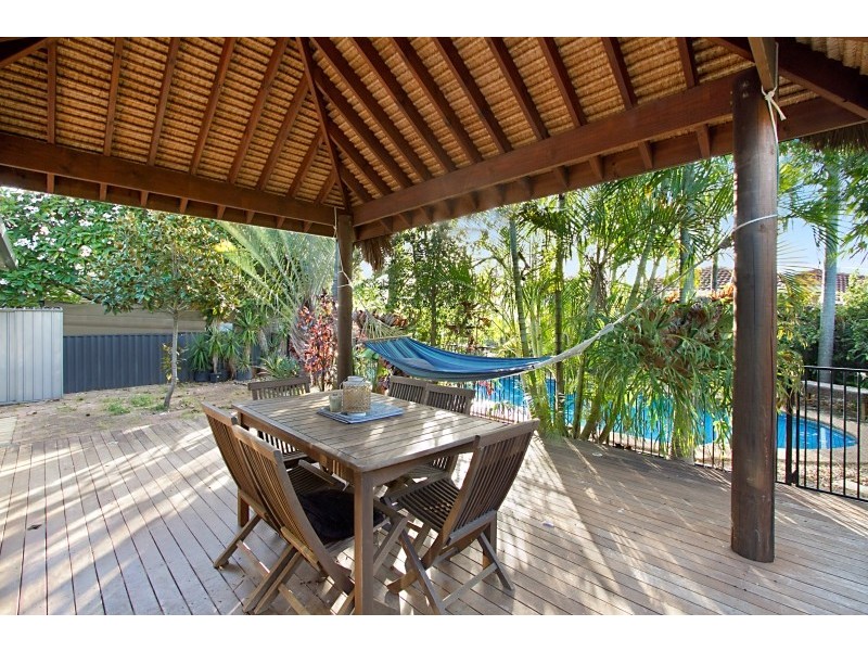 8 Frascati Street, Mermaid Waters QLD 4218