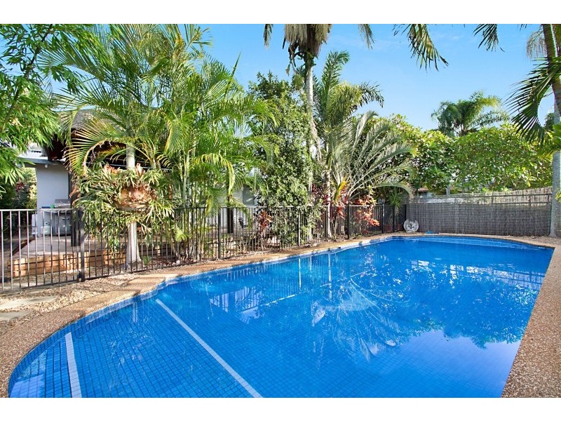 8 Frascati Street, Mermaid Waters QLD 4218