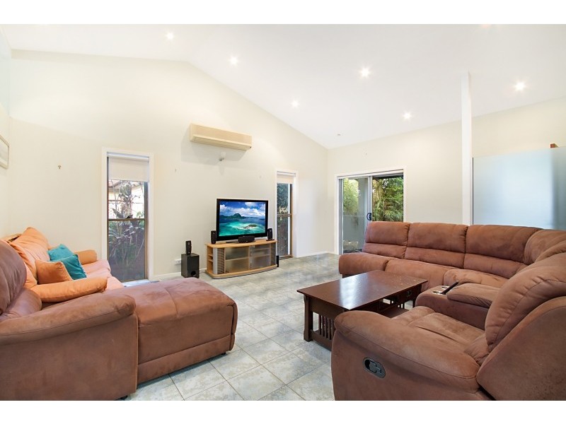 8 Frascati Street, Mermaid Waters QLD 4218