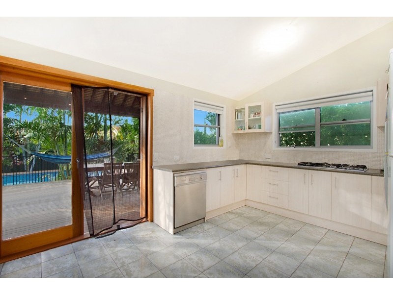 8 Frascati Street, Mermaid Waters QLD 4218