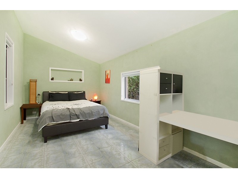 8 Frascati Street, Mermaid Waters QLD 4218