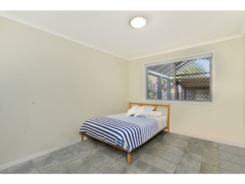 8 Frascati Street, Mermaid Waters QLD 4218