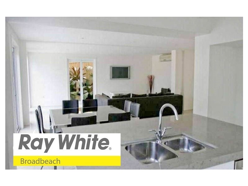 10 Cooper Parade, Southport QLD 4215