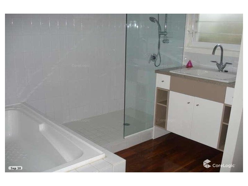 10 Cooper Parade, Southport QLD 4215