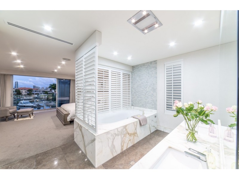 95 Gibraltar Drive, Isle Of Capri QLD 4217