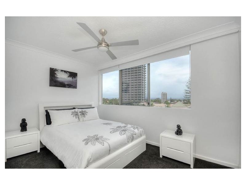 18/220 Surf Parade, Broadbeach QLD 4218