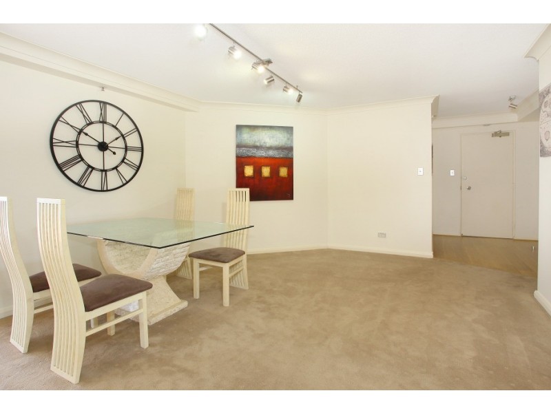 101 ‘Victoria Square’ 15 Victoria Avenue, Broadbeach QLD 4218