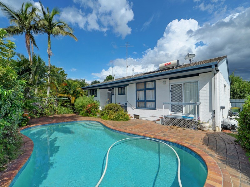 39 Kalimna Drive, Broadbeach Waters QLD 4218