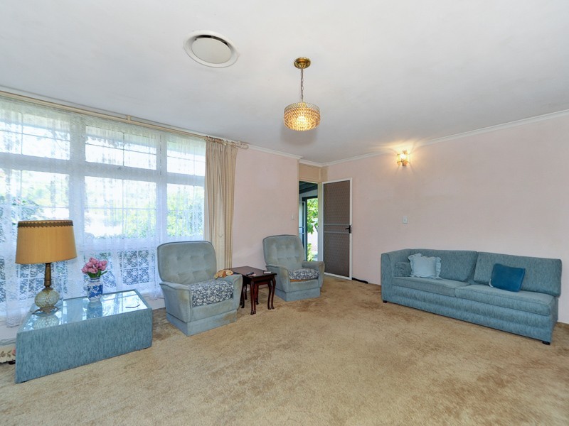 39 Kalimna Drive, Broadbeach Waters QLD 4218