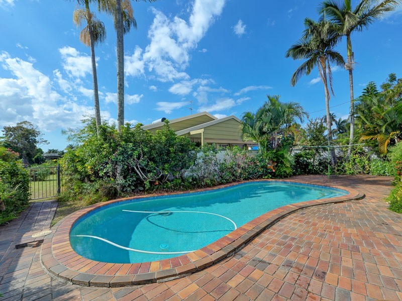 39 Kalimna Drive, Broadbeach Waters QLD 4218