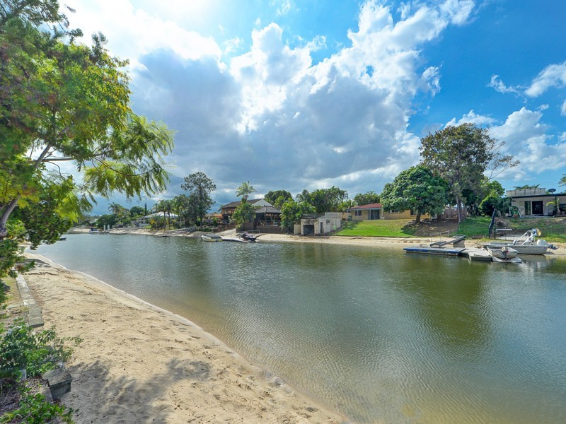 39 Kalimna Drive, Broadbeach Waters QLD 4218