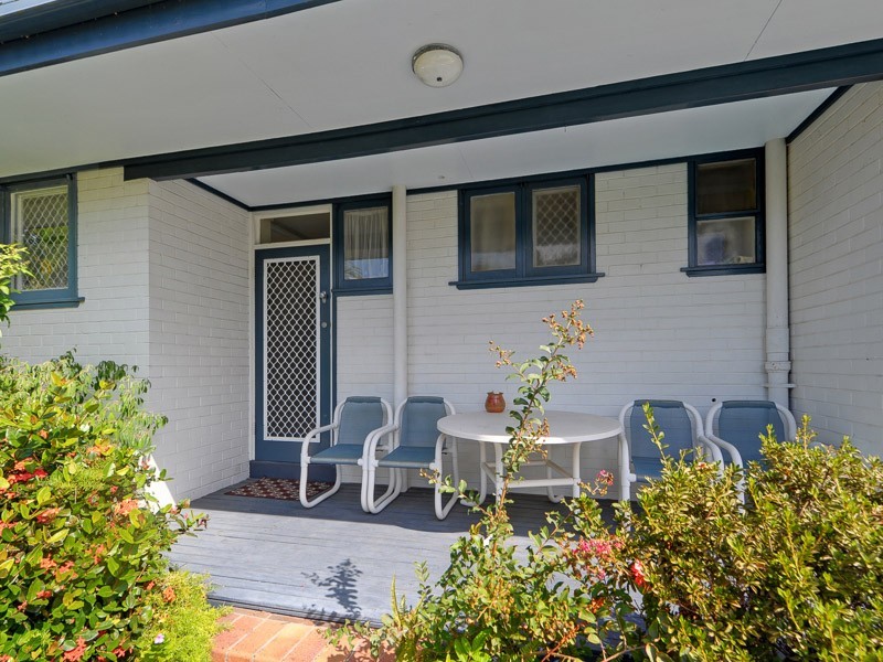 39 Kalimna Drive, Broadbeach Waters QLD 4218