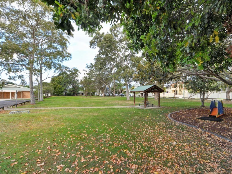 39 Kalimna Drive, Broadbeach Waters QLD 4218