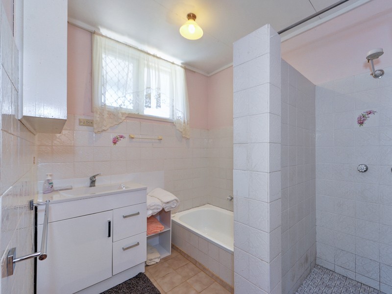 39 Kalimna Drive, Broadbeach Waters QLD 4218