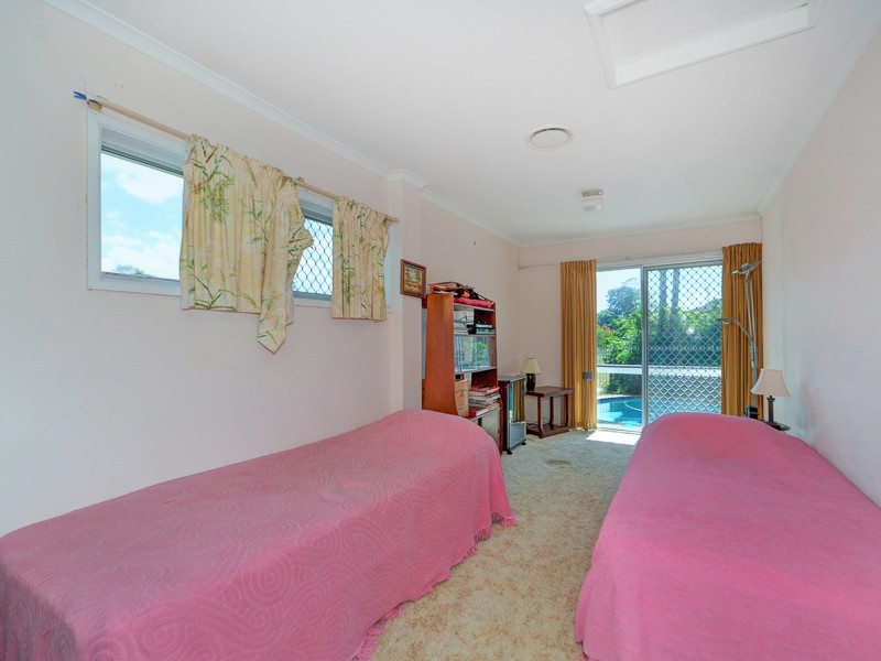 39 Kalimna Drive, Broadbeach Waters QLD 4218