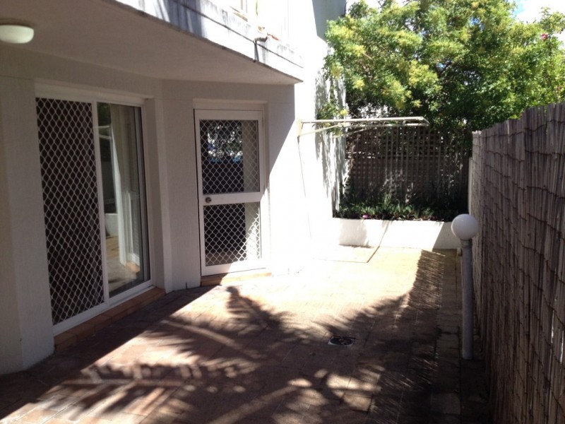 2/10 Jubilee Ave, Broadbeach QLD 4218