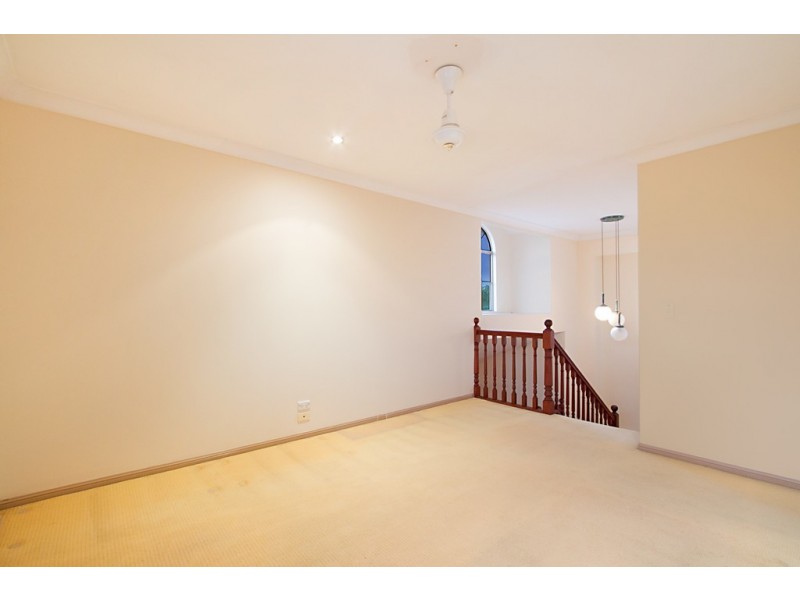 19 Long Island Court, Mermaid Waters QLD 4218