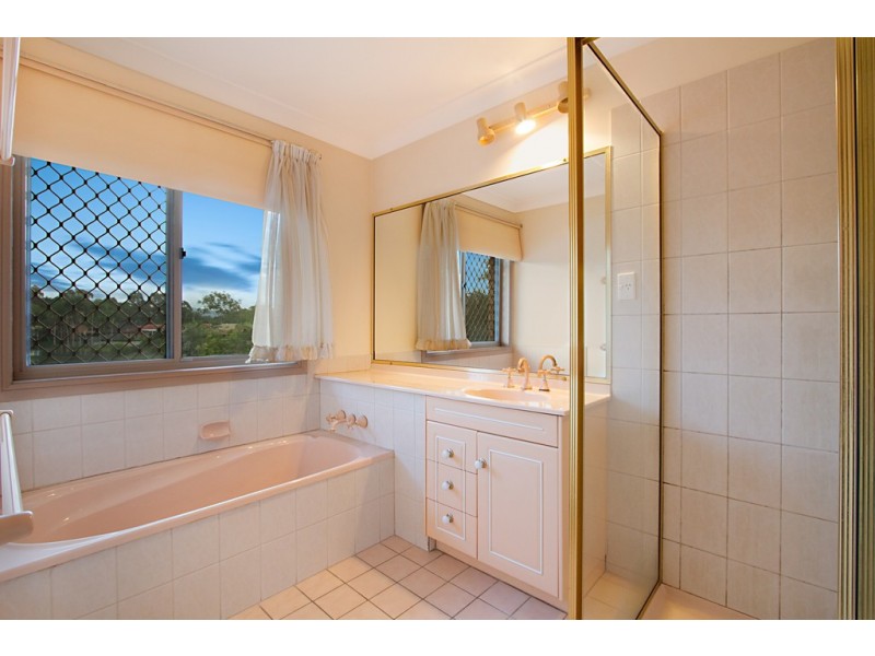 19 Long Island Court, Mermaid Waters QLD 4218