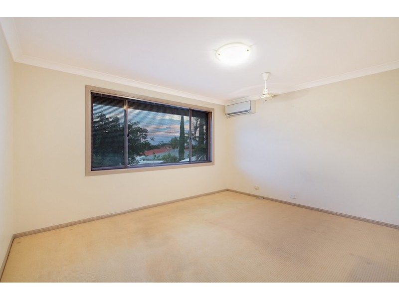 19 Long Island Court, Mermaid Waters QLD 4218