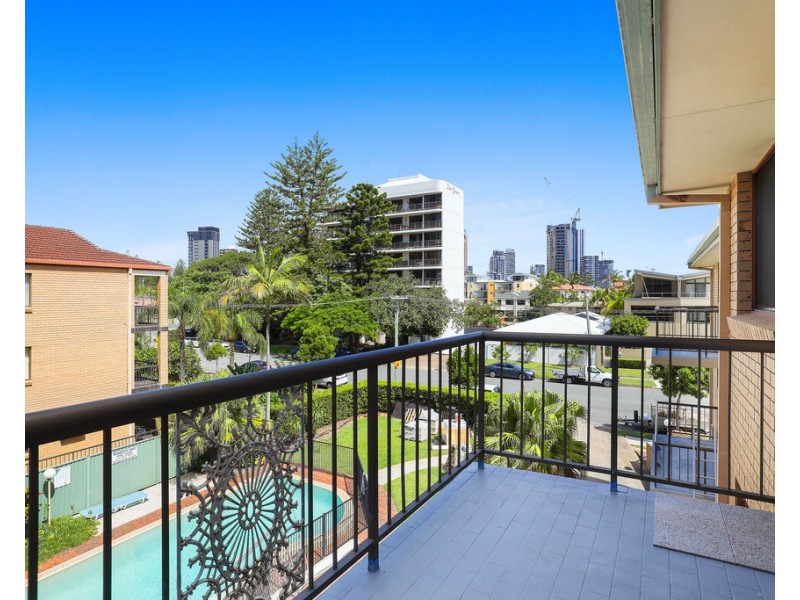 10/27 Armrick Avenue ‘Armrick Lodge’, Broadbeach QLD 4218