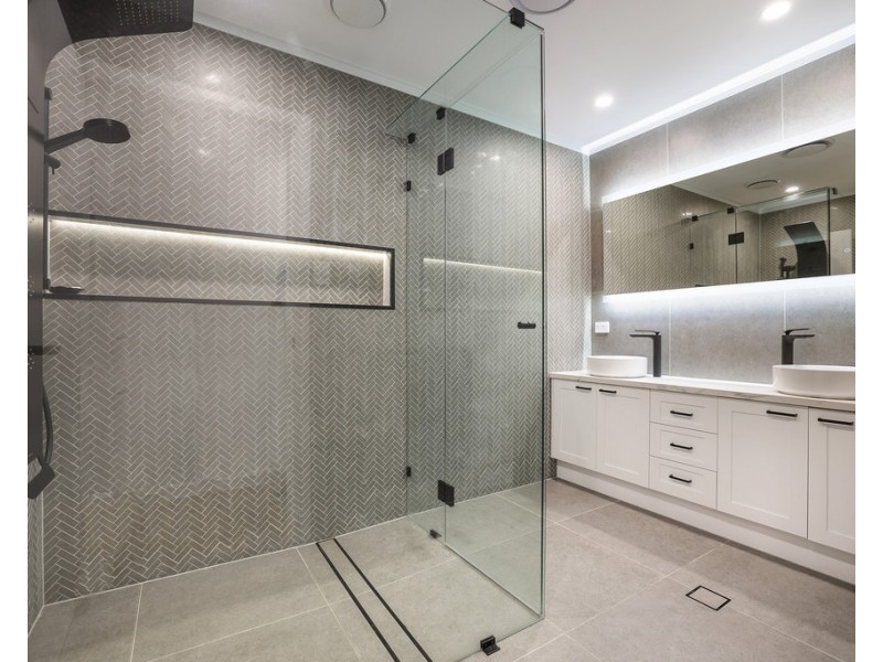 10/27 Armrick Avenue ‘Armrick Lodge’, Broadbeach QLD 4218