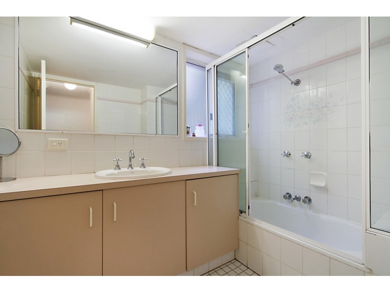 2 ‘St George Villas’ 44 Britannia Avenue, Broadbeach QLD 4218