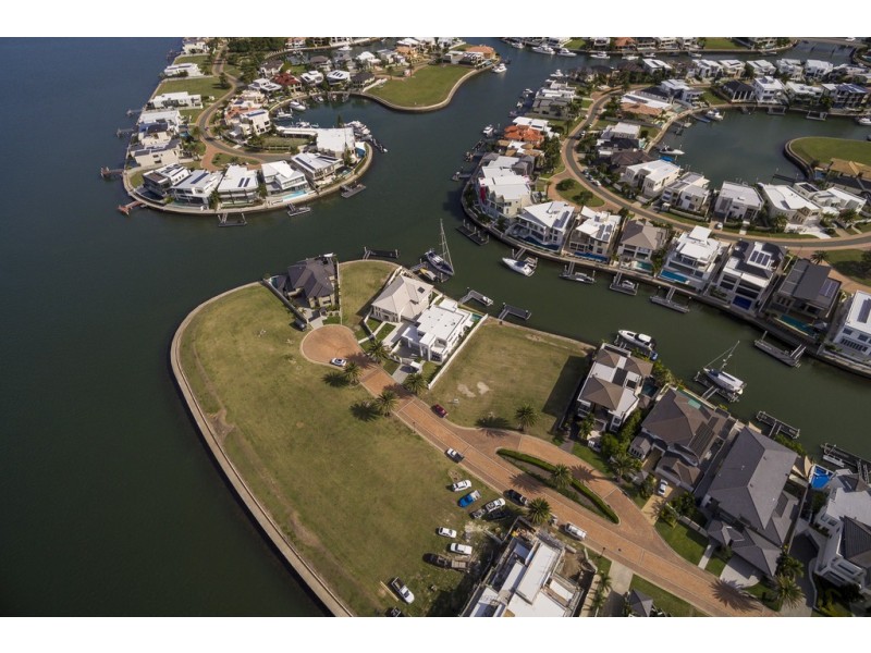 68 Knightsbridge Parade East, Sovereign Islands QLD 4216