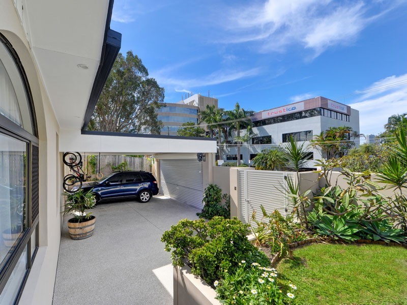 120 Upton Street, Bundall QLD 4217