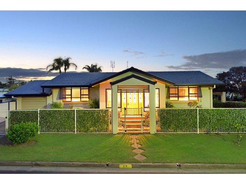 29 Ilkinia Avenue, Broadbeach Waters QLD 4218