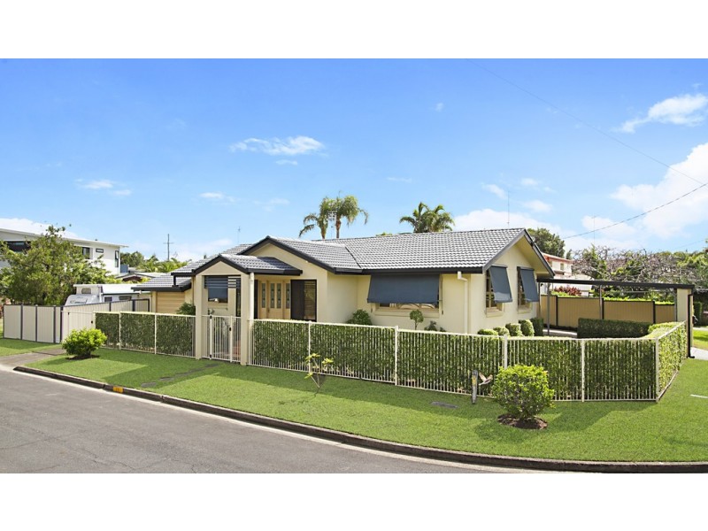 29 Ilkinia Avenue, Broadbeach Waters QLD 4218