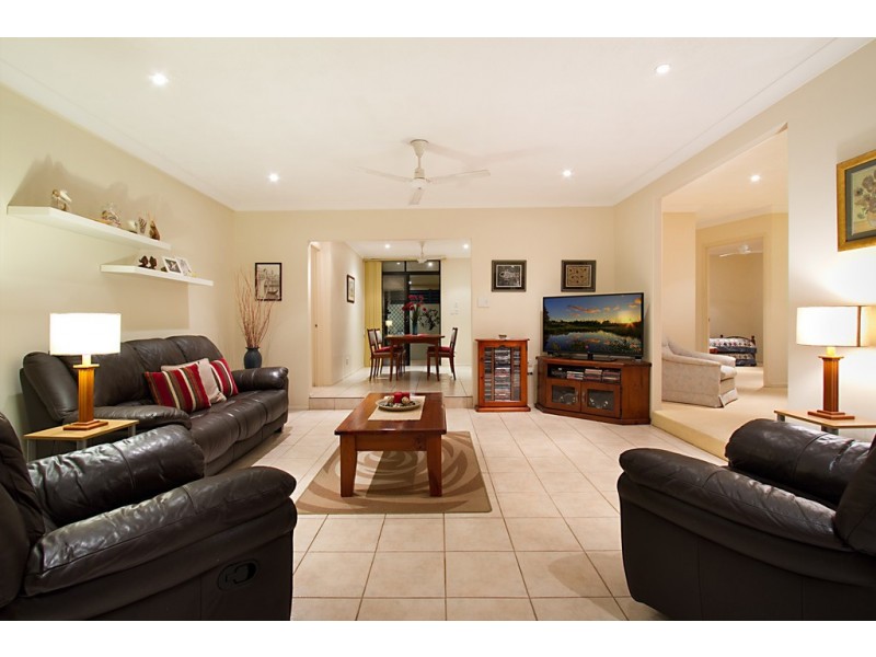 29 Ilkinia Avenue, Broadbeach Waters QLD 4218