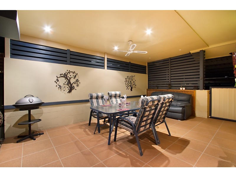 29 Ilkinia Avenue, Broadbeach Waters QLD 4218