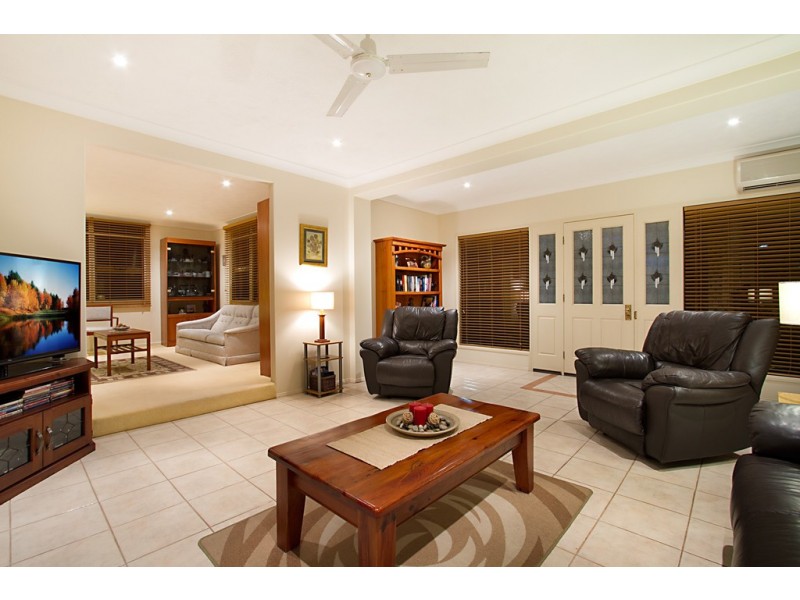 29 Ilkinia Avenue, Broadbeach Waters QLD 4218