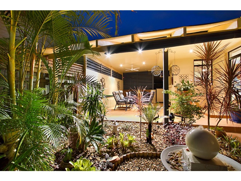 29 Ilkinia Avenue, Broadbeach Waters QLD 4218