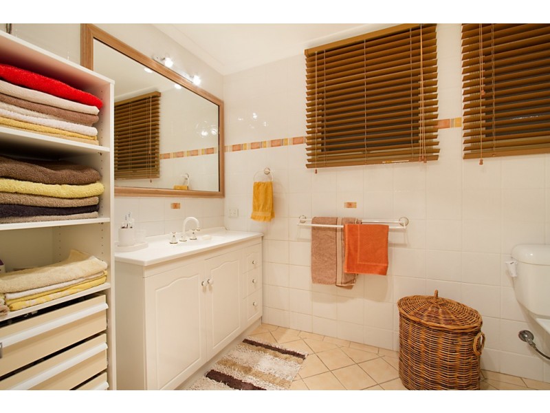 29 Ilkinia Avenue, Broadbeach Waters QLD 4218