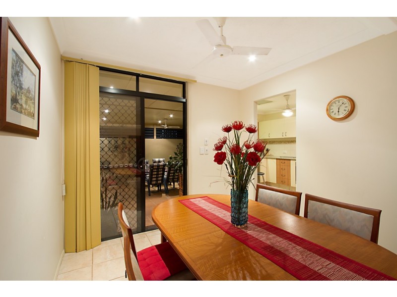 29 Ilkinia Avenue, Broadbeach Waters QLD 4218