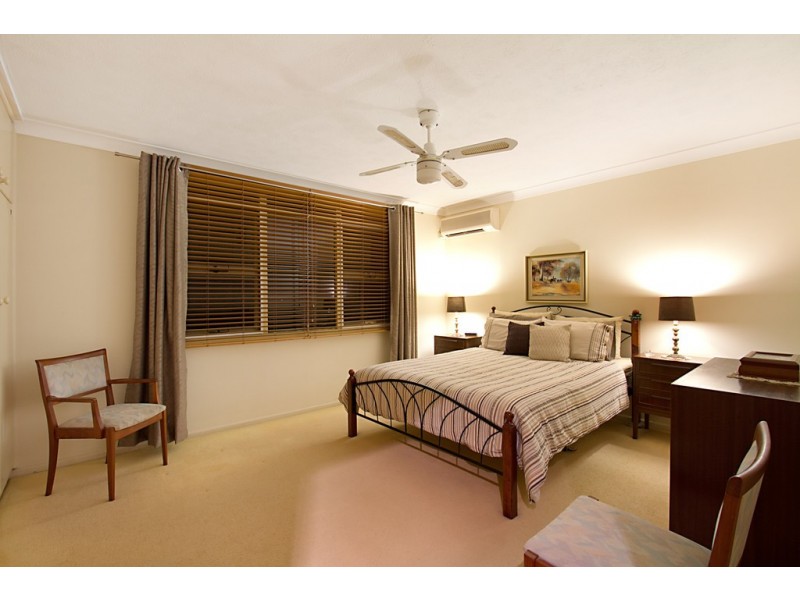 29 Ilkinia Avenue, Broadbeach Waters QLD 4218