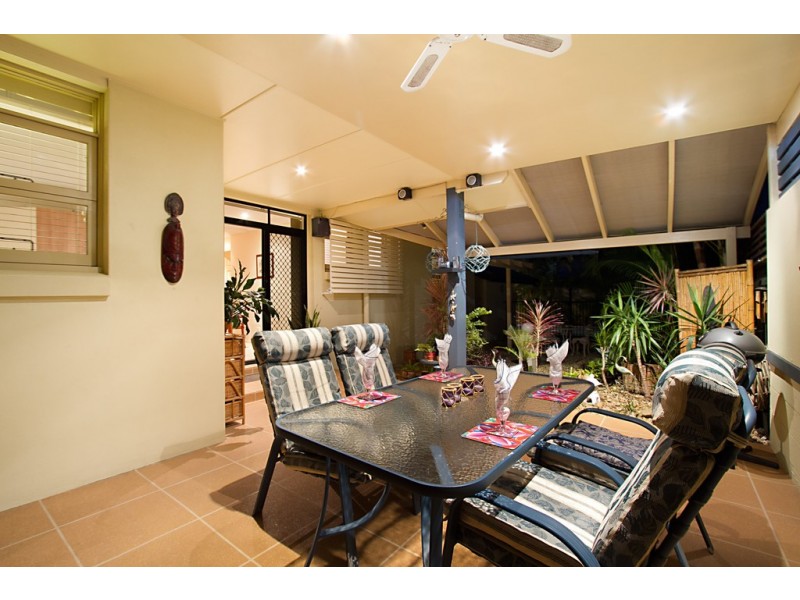 29 Ilkinia Avenue, Broadbeach Waters QLD 4218