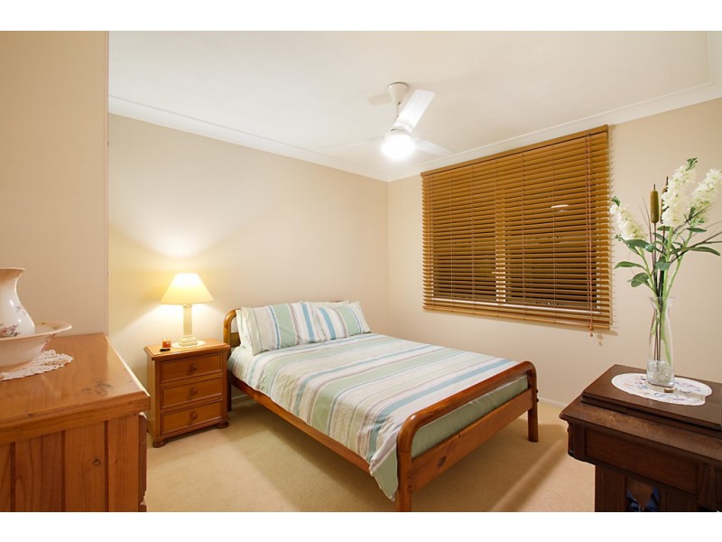 29 Ilkinia Avenue, Broadbeach Waters QLD 4218