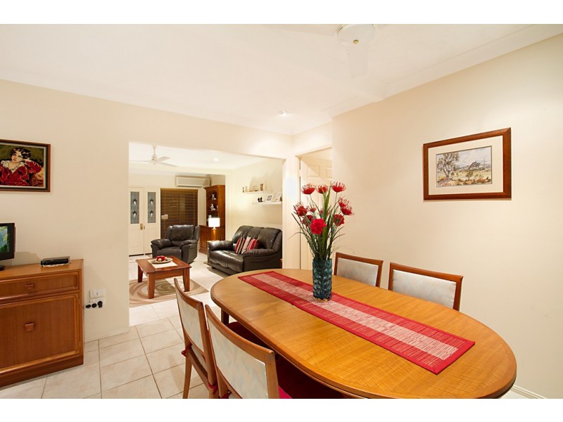 29 Ilkinia Avenue, Broadbeach Waters QLD 4218