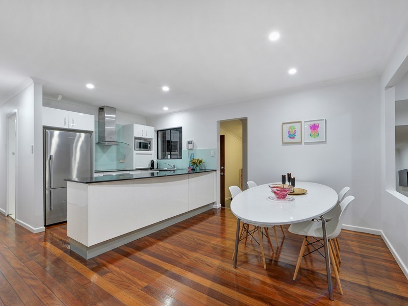 8 Coogeen Street, Sorrento QLD 4217