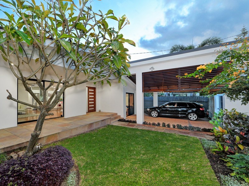 8 Coogeen Street, Sorrento QLD 4217